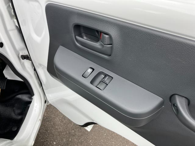 キャリイトラック 　４ＷＤ　ぬかるみ脱出アシスト　誤発進抑制機能　後方誤発進抑制機能　ハイビームアシスト　Ｗエアバッグ　アイドリングストップキーレスエントリー　パワーウィンドウ　パワーステアリング（26枚目）