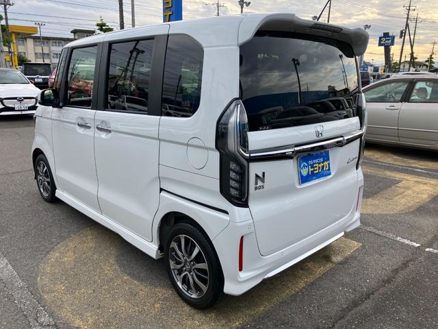 Ｎ－ＢＯＸカスタム Ｌ　純正８インチプレミアムインターナビ　バックカメラ　ビルトインＥＴＣ　シートヒーター　ＬＥＤヘッドライト　ステアリングスイッチ　アダプティブクルーズコントロール　パワースライドドア　雹凹（6枚目）