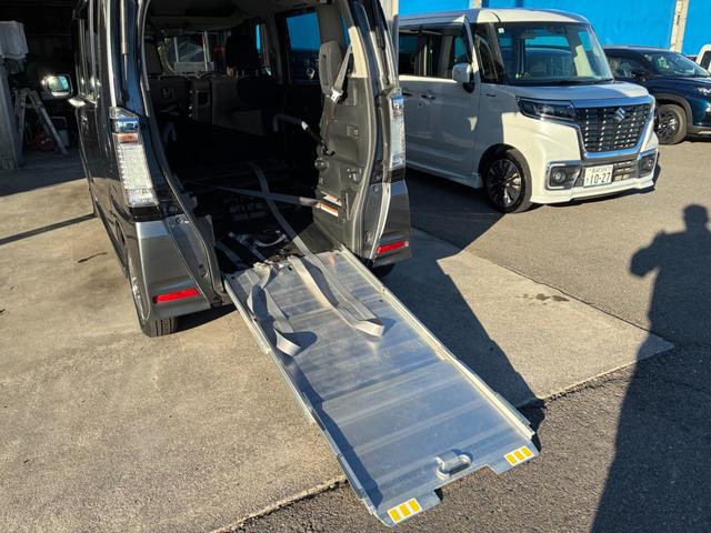 Ｎ－ＢＯＸ＋カスタム Ｇ　車いす仕様車　ナビＴＶ　バックカメラ　ＥＴＣ　ＨＩＤ　雹凹（6枚目）