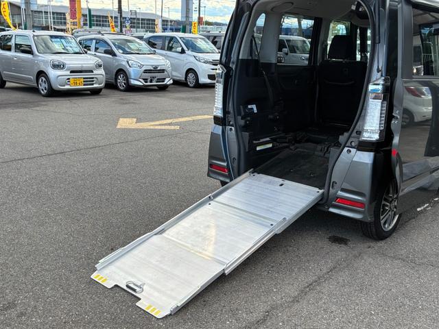 Ｎ－ＢＯＸ＋カスタム Ｇ　車いす仕様車　ナビＴＶ　バックカメラ　ＥＴＣ　ＨＩＤ　雹凹（10枚目）