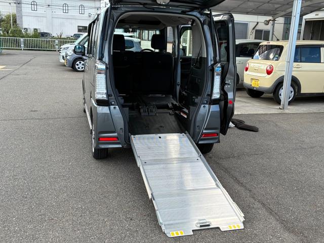 Ｎ－ＢＯＸ＋カスタム Ｇ　車いす仕様車　ナビＴＶ　バックカメラ　ＥＴＣ　ＨＩＤ　雹凹（11枚目）