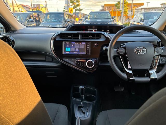 アクア Sスタイルブラック 純正ナビ TV Bluetooth コーナーセンサー LEDヘッドライト ビルトインETC スマートキー フロアマット ドアバイザー ステアリングスイッチ(7枚目)