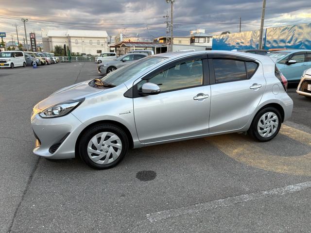 アクア Sスタイルブラック 純正ナビ TV Bluetooth コーナーセンサー LEDヘッドライト ビルトインETC スマートキー フロアマット ドアバイザー ステアリングスイッチ(24枚目)