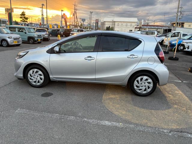 アクア Sスタイルブラック 純正ナビ TV Bluetooth コーナーセンサー LEDヘッドライト ビルトインETC スマートキー フロアマット ドアバイザー ステアリングスイッチ(29枚目)