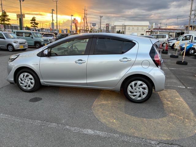 アクア Sスタイルブラック 純正ナビ TV Bluetooth コーナーセンサー LEDヘッドライト ビルトインETC スマートキー フロアマット ドアバイザー ステアリングスイッチ(30枚目)