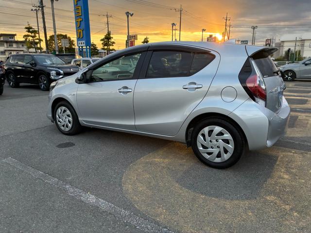 アクア Sスタイルブラック 純正ナビ TV Bluetooth コーナーセンサー LEDヘッドライト ビルトインETC スマートキー フロアマット ドアバイザー ステアリングスイッチ(32枚目)