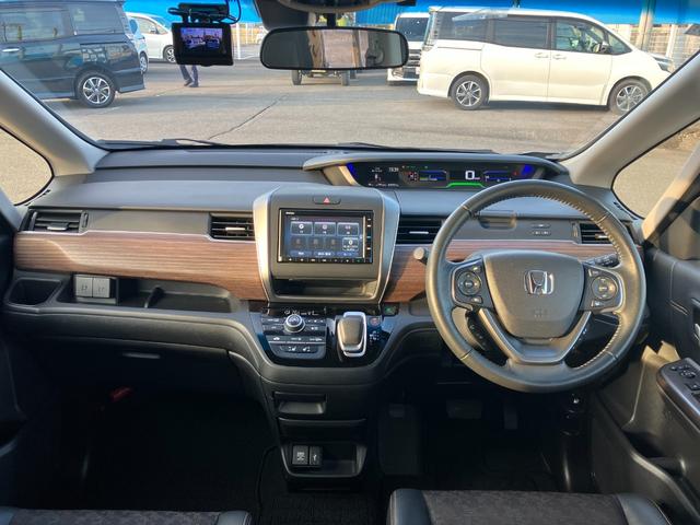 フリードハイブリッド ハイブリッド・クロスター 4WD 純正インターナビ バックカメラ 両側パワースライドドア アクティブコーナーライト 前後ドラレコ ビルトインETC ヒーター付きコンビシート LEDオートライト 雹凹(5枚目)