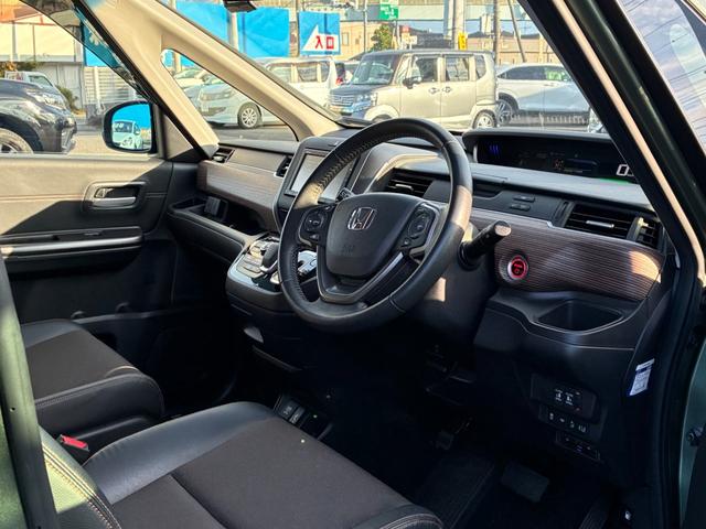 フリードハイブリッド ハイブリッド・クロスター 4WD 純正インターナビ バックカメラ 両側パワースライドドア アクティブコーナーライト 前後ドラレコ ビルトインETC ヒーター付きコンビシート LEDオートライト 雹凹(7枚目)