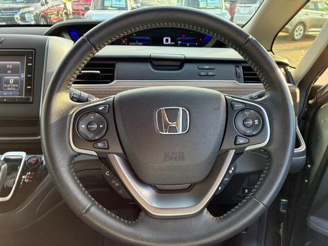 フリードハイブリッド ハイブリッド・クロスター 4WD 純正インターナビ バックカメラ 両側パワースライドドア アクティブコーナーライト 前後ドラレコ ビルトインETC ヒーター付きコンビシート LEDオートライト 雹凹(11枚目)