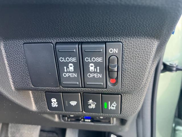 フリードハイブリッド ハイブリッド・クロスター 4WD 純正インターナビ バックカメラ 両側パワースライドドア アクティブコーナーライト 前後ドラレコ ビルトインETC ヒーター付きコンビシート LEDオートライト 雹凹(28枚目)