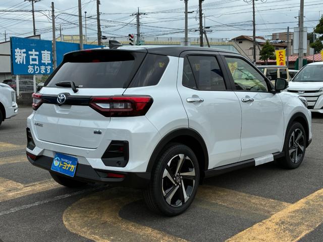 ライズ Ｚ　ハイブリッドＺ　パノラミックビューパッケージ　９インチディスプレイオーディオ　フルセグＴＶ　ブラインドスポットモニター　アクセサリーコンセントＡＣ１００Ｖ　フロアマット（4枚目）