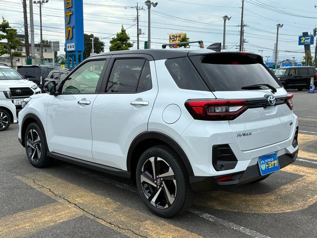 ライズ Ｚ　ハイブリッドＺ　パノラミックビューパッケージ　９インチディスプレイオーディオ　フルセグＴＶ　ブラインドスポットモニター　アクセサリーコンセントＡＣ１００Ｖ　フロアマット（6枚目）