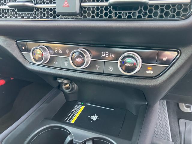 ＺＲ－Ｖ ｅ：ＨＥＶ　Ｚ　純正コネクトディスプレイ　ナビ　フルセグＴＶ　マルチビューカメラ　ＥＴＣ２．０　シートヒーター　ＢＯＳＥサウンドシステム　　ハンズフリーパワーバックドア（15枚目）