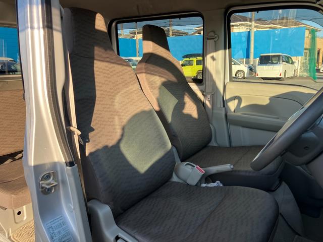 エブリイ ＰＡリミテッド　タイヤ新品　５速マニュアル　パートタイム４ＷＤ　両側スライドドア　キーレスエントリー　パワーウィンドウ　ワンオーナー　ＡＢＳ　ＳＲＳエアバッグ　オーバーヘッドシェルフ（8枚目）