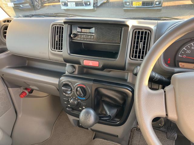 エブリイ ＰＡリミテッド　タイヤ新品　５速マニュアル　パートタイム４ＷＤ　両側スライドドア　キーレスエントリー　パワーウィンドウ　ワンオーナー　ＡＢＳ　ＳＲＳエアバッグ　オーバーヘッドシェルフ（10枚目）