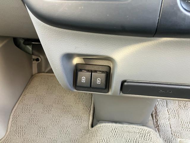 エブリイ ＰＡリミテッド　タイヤ新品　５速マニュアル　パートタイム４ＷＤ　両側スライドドア　キーレスエントリー　パワーウィンドウ　ワンオーナー　ＡＢＳ　ＳＲＳエアバッグ　オーバーヘッドシェルフ（12枚目）