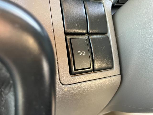 エブリイ ＰＡリミテッド　タイヤ新品　５速マニュアル　パートタイム４ＷＤ　両側スライドドア　キーレスエントリー　パワーウィンドウ　ワンオーナー　ＡＢＳ　ＳＲＳエアバッグ　オーバーヘッドシェルフ（13枚目）