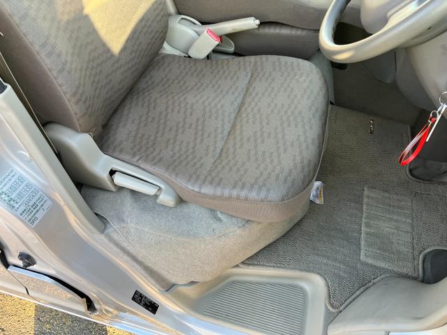 エブリイ ＰＡリミテッド　タイヤ新品　５速マニュアル　パートタイム４ＷＤ　両側スライドドア　キーレスエントリー　パワーウィンドウ　ワンオーナー　ＡＢＳ　ＳＲＳエアバッグ　オーバーヘッドシェルフ（27枚目）