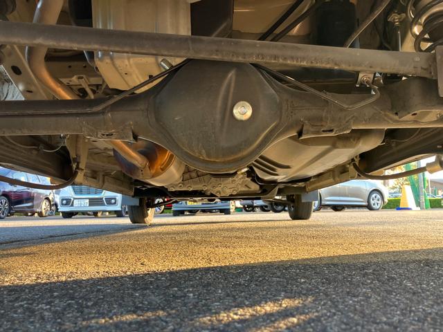 エブリイ ＰＡリミテッド　タイヤ新品　５速マニュアル　パートタイム４ＷＤ　両側スライドドア　キーレスエントリー　パワーウィンドウ　ワンオーナー　ＡＢＳ　ＳＲＳエアバッグ　オーバーヘッドシェルフ（30枚目）