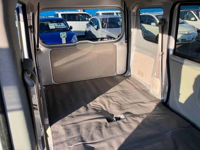 エブリイ ＰＡリミテッド　タイヤ新品　５速マニュアル　パートタイム４ＷＤ　両側スライドドア　キーレスエントリー　パワーウィンドウ　ワンオーナー　ＡＢＳ　ＳＲＳエアバッグ　オーバーヘッドシェルフ（63枚目）