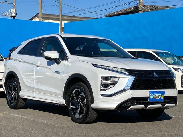 エクリプスクロスＰＨＥＶ Ｐ　４ＷＤ　スマートフォン連携ナビ　フルセグＴＶ　マルチアラウンドモニター　マイパイロット　ＬＥＤ　パワーシート　シートヒーター　ステアリングヒーター　クルーズコントロール　パワーバックドア　雹凹（3枚目）