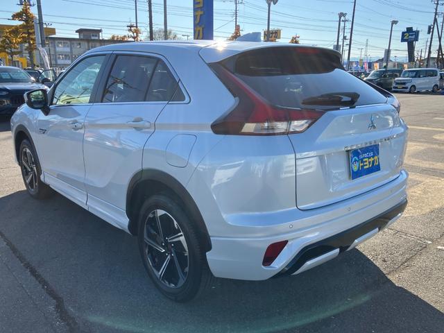エクリプスクロスＰＨＥＶ Ｐ　４ＷＤ　スマートフォン連携ナビ　フルセグＴＶ　マルチアラウンドモニター　マイパイロット　ＬＥＤ　パワーシート　シートヒーター　ステアリングヒーター　クルーズコントロール　パワーバックドア　雹凹（6枚目）