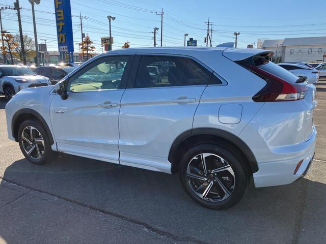 エクリプスクロスＰＨＥＶ Ｐ　４ＷＤ　スマートフォン連携ナビ　フルセグＴＶ　マルチアラウンドモニター　マイパイロット　ＬＥＤ　パワーシート　シートヒーター　ステアリングヒーター　クルーズコントロール　パワーバックドア　雹凹（8枚目）