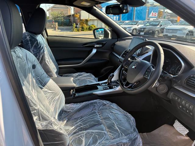 エクリプスクロスＰＨＥＶ Ｐ　４ＷＤ　ルーフレール　スマートフォン連携ナビ　フルセグＴＶ　マルチアラウンドモニター　マイパイロット　ＬＥＤ　Ｐシート　前席後席シートヒーター　ステアリングヒーター　　パワーバックドア　雹凹（8枚目）