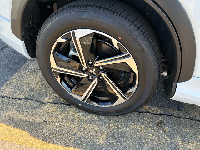 エクリプスクロスＰＨＥＶ Ｐ　４ＷＤ　ルーフレール　スマートフォン連携ナビ　フルセグＴＶ　マルチアラウンドモニター　マイパイロット　ＬＥＤ　Ｐシート　前席後席シートヒーター　ステアリングヒーター　　パワーバックドア　雹凹（26枚目）