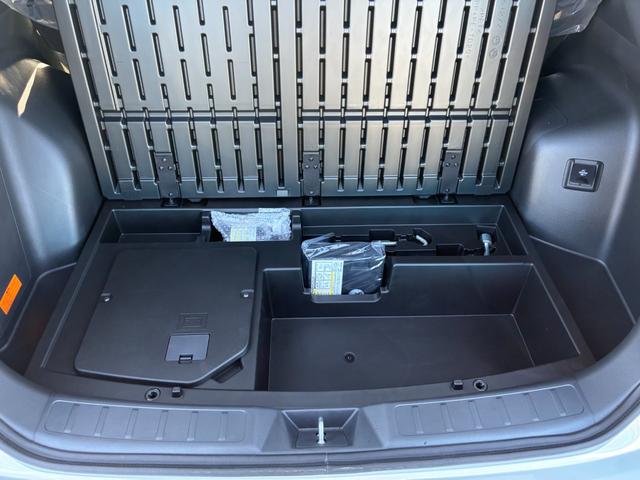 エクリプスクロスＰＨＥＶ Ｐ　４ＷＤ　ルーフレール　スマートフォン連携ナビ　フルセグＴＶ　マルチアラウンドモニター　マイパイロット　ＬＥＤ　Ｐシート　前席後席シートヒーター　ステアリングヒーター　　パワーバックドア　雹凹（29枚目）