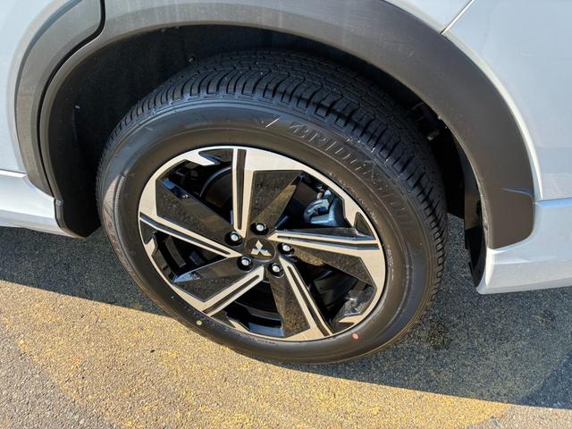 エクリプスクロスＰＨＥＶ Ｐ　４ＷＤ　ルーフレール　スマートフォン連携ナビ　フルセグＴＶ　マルチアラウンドモニター　マイパイロット　ＬＥＤ　Ｐシート　前席後席シートヒーター　ステアリングヒーター　　パワーバックドア　雹凹（30枚目）