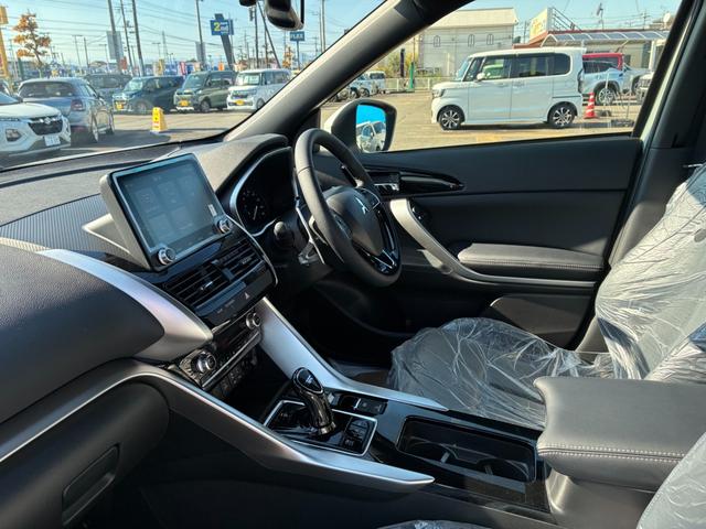 エクリプスクロスＰＨＥＶ Ｐ　４ＷＤ　ルーフレール　スマートフォン連携ナビ　フルセグＴＶ　マルチアラウンドモニター　マイパイロット　ＬＥＤ　Ｐシート　前席後席シートヒーター　ステアリングヒーター　　パワーバックドア　雹凹（68枚目）