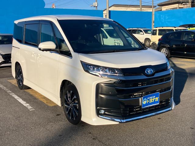 ノア ハイブリッドＳ－Ｚ　タイヤ新品　アドバンストパーク　パノラミックビュー　デジタルインナーミラー　１０．５インチコネクトナビ　カラーＨＵＤ　１４インチリヤモニター　２．０ＥＴＣ　ＣＤ／ＤＶＤ再生　前後ドラレコ　１オーナー（3枚目）