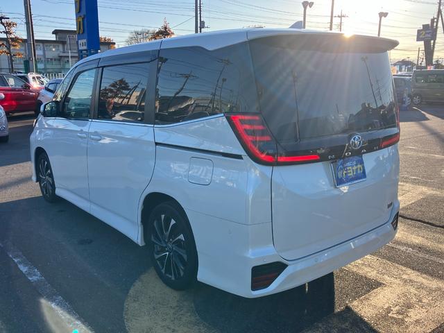 ノア ハイブリッドＳ－Ｚ　タイヤ新品　アドバンストパーク　パノラミックビュー　デジタルインナーミラー　１０．５インチコネクトナビ　カラーＨＵＤ　１４インチリヤモニター　２．０ＥＴＣ　ＣＤ／ＤＶＤ再生　前後ドラレコ　１オーナー（6枚目）