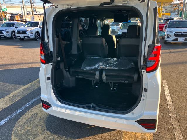 ノア ハイブリッドＳ－Ｚ　タイヤ新品　アドバンストパーク　パノラミックビュー　デジタルインナーミラー　１０．５インチコネクトナビ　カラーＨＵＤ　１４インチリヤモニター　２．０ＥＴＣ　ＣＤ／ＤＶＤ再生　前後ドラレコ　１オーナー（7枚目）