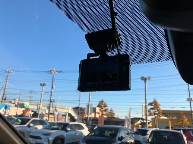 ノア ハイブリッドＳ－Ｚ　タイヤ新品　アドバンストパーク　パノラミックビュー　デジタルインナーミラー　１０．５インチコネクトナビ　カラーＨＵＤ　１４インチリヤモニター　２．０ＥＴＣ　ＣＤ／ＤＶＤ再生　前後ドラレコ　１オーナー（22枚目）