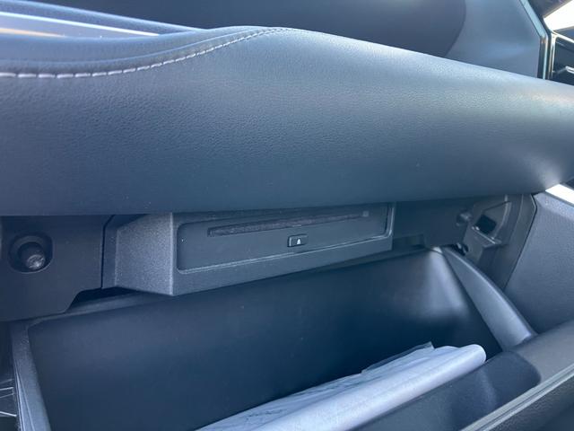 ノア ハイブリッドＳ－Ｚ　タイヤ新品　アドバンストパーク　パノラミックビュー　デジタルインナーミラー　１０．５インチコネクトナビ　カラーＨＵＤ　１４インチリヤモニター　２．０ＥＴＣ　ＣＤ／ＤＶＤ再生　前後ドラレコ　１オーナー（61枚目）