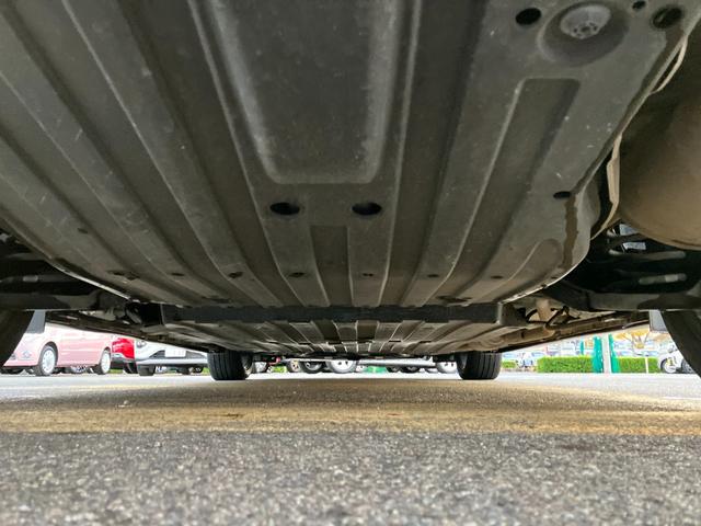 当店ではお車の下回りもチェック！気になる錆や腐食など程度の良いものだけを展示しております！安心してお買い求め下さい。