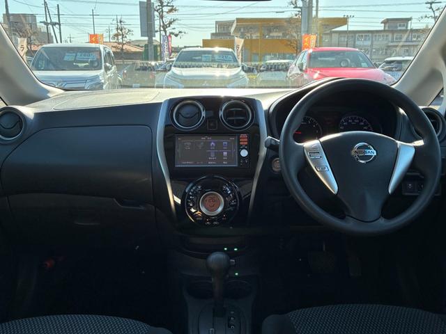 ノート Ｘ　Ｖセレクション＋セーフティ　ナビ　フルセグＴＶ　バックカメラ　スマートキー（3枚目）