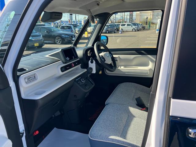 ムーヴキャンバス ストライプスＧ　ナビ　フルセグＴＶ　バックカメラ　両側電動スライドドア　ＬＥＤヘッドライト　フォグランプ　シートヒーター　コーナーセンサー　フロアマット　オートハイビーム　ステアリングスイッチ（7枚目）