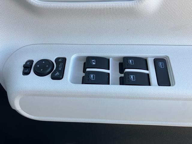 ムーヴキャンバス ストライプスＧ　ナビ　フルセグＴＶ　バックカメラ　両側電動スライドドア　ＬＥＤヘッドライト　フォグランプ　シートヒーター　コーナーセンサー　フロアマット　オートハイビーム　ステアリングスイッチ（25枚目）