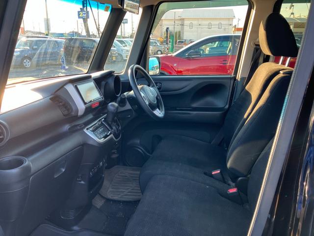 Ｎ－ＢＯＸ Ｇ　ＳＳパッケージ　社外ナビ　フルセグＴＶ　バックカメラ　ビルトインＥＴＣ　片側電動スライドドア　スマートキー　社外アルミホイール　フロアマット　ドアバイザー　ステアリングスイッチ（7枚目）