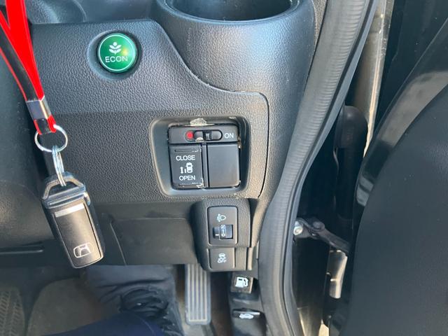 Ｎ－ＢＯＸ Ｇ　ＳＳパッケージ　社外ナビ　フルセグＴＶ　バックカメラ　ビルトインＥＴＣ　片側電動スライドドア　スマートキー　社外アルミホイール　フロアマット　ドアバイザー　ステアリングスイッチ（19枚目）