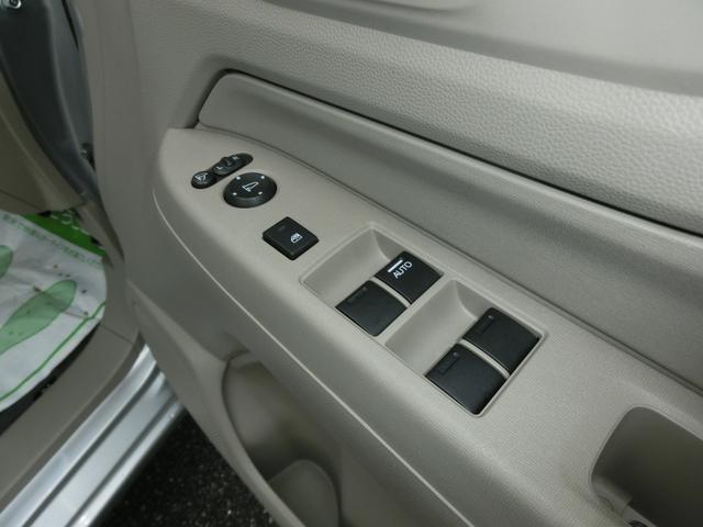 G SSコンフォートLパッケージ ディスプレイ付オーディオ HID シートヒーター オートライト機能付 キーフリー フロアマットスペアキー アイドリングストップ イモビライザー 横滑り防止機能 オートエアコン(43枚目)