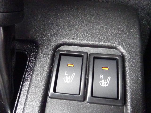 前席には標準でシートヒーターが付きます。一度使ったら手放せない装備です。