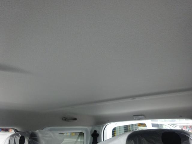 車内天井も綺麗な状態です。