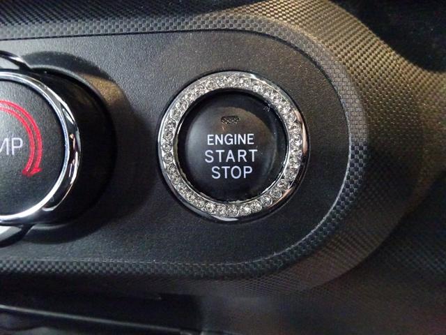 キーレスプッシュスタート！鍵を挿さずにボタンをワンプッシュでエンジン始動できます。リモコンをバッグやポケットに入れておくだけでＯＫ！イモビライザーも付いてます。安心のセキュリティー！
