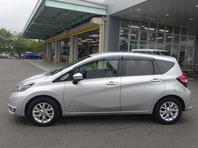 ノート ｅ－パワー　メダリスト　フルセグ純正７インチナビゲーション　アラウンドビューモニター　ＬＥＤヘッドライト　デジタルインナーミラー　エマージェンシーブレーキ　純正１５インチアルミホイール　純正ドライブレコーダー　ＥＴＣ車載器（5枚目）