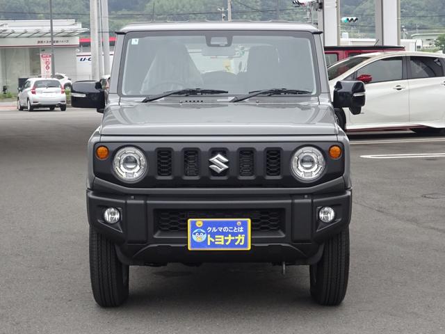 ジムニー ＸＣ　届出済み未使用車　５速マニュアル　デュアルセンサーブレーキ　リヤパーキングセンサー付４型　ＬＥＤヘッドライト　シートヒーター　純正１６インチアルミ　本革巻ステアリング　リモート格納ドアミラー（2枚目）