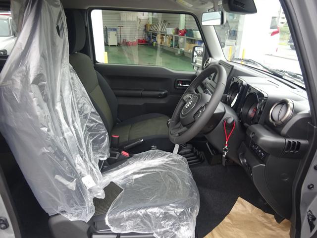 ジムニー ＸＣ　届出済み未使用車　５速マニュアル　デュアルセンサーブレーキ　リヤパーキングセンサー付４型　ＬＥＤヘッドライト　シートヒーター　純正１６インチアルミ　本革巻ステアリング　リモート格納ドアミラー（14枚目）